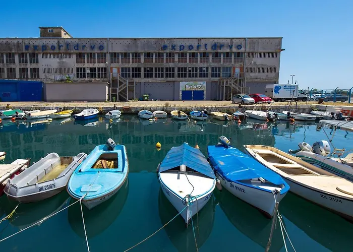 Step To The Sea 里耶卡